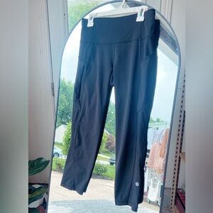 Black lulu leggings.